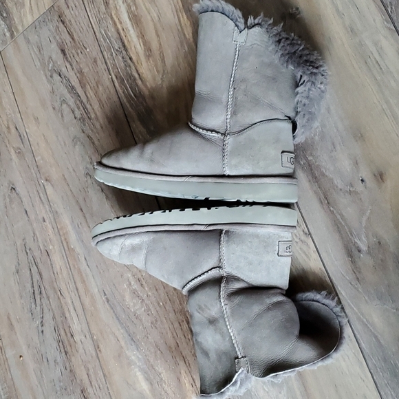 Ugg Women Bailey Button II Booties Sheepskin shoes sz 8 - Picture 6 of 16